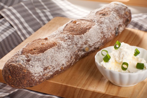 Bezglutenowa bagietka "TRZY ZIARNA" ryżowa, z ziarnami dyni, słonecznika i siemienia lnianego, Lady Baker, na zakwasie, wegańska